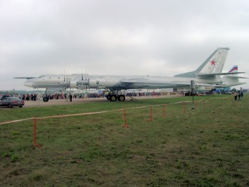 Tu-95MS Bear Walk Around