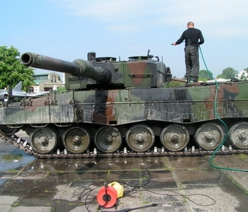  Leopard 2A4 Walk Around