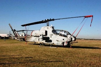 AH-1W Super Cobra [Walk Around]