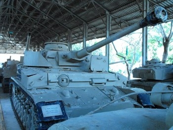 Panzer IV (Syrian) Walk Around