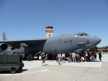 Boeing B-52H Stratofortress (Full version) Walk Around
