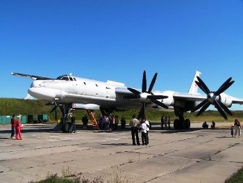 Tu-95MS Bear Walk Around