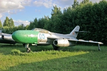 Yak-25 Flashlight Walk Around