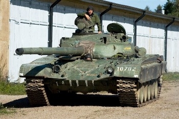 Swedish T-72 Walk Around