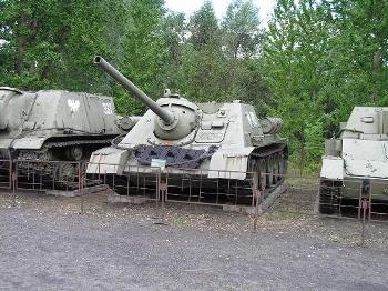 SU-85 Walk Around