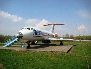 Tu-134 Walk Around