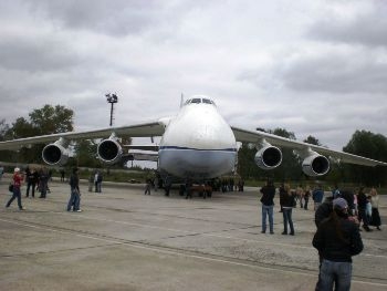 An-124 Ruslan Walk Around