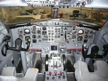 Boeing 737-200 Cockpit Walk Around