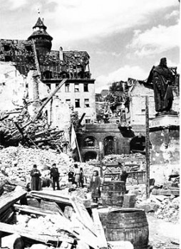 Энциклопедия Второй мировой войны. Крах Третьего рейха (весна - лето 1945)