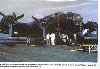 AJ-Press Monografie Lotnicze 91 - Boeing B-17 Flying Fortess  cz.2