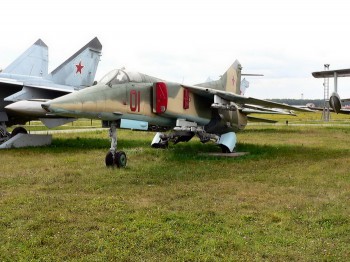 MiG-27 Flogger D Walk Around