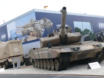 Leopard 2A7 Walk Around