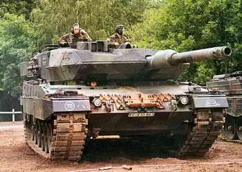  Leopard 2A5 Walk Around