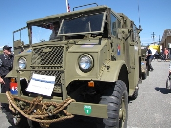 1944 Chevrolet Gun Tractor with Limber and 25PDR Walk Around