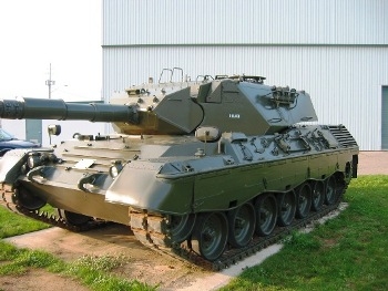 Leopard 1A4 Walk Around