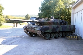 Leopard 2A6 Walk Around