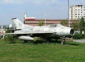 MiG-19 & MiG-19U Farmer Walk Around