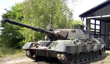 Leopard 1A1A2 Walk Around