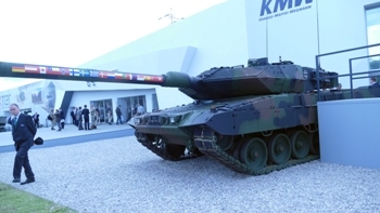 Leopard 2A6 Walk Around