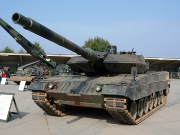 Leopard 2A6M Walk Around