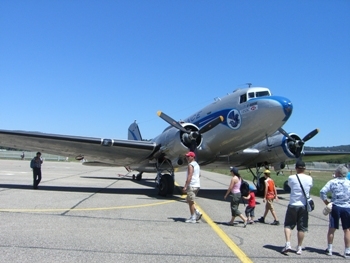 Douglas DC-3 Walk Around