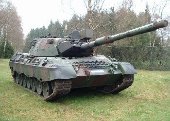 Leopard 1A1A4 Walk Around