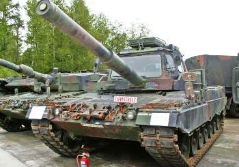 Leopard 2 - Fahrschule Walk Around