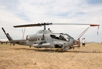 AH-1W (165281) Super Cobra Walk Around