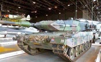 Leopard 2A6 NL Walk Around