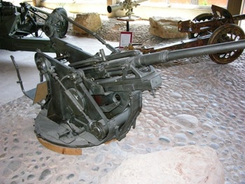Anti-aircraft cannon 2 cm Flak 30 Walk Around
