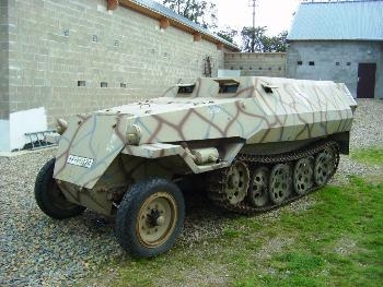 OT 810 (Sd.Kfz.251) Walk Around