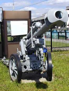 Howitzer 10,5 cm Gebirgshaubitze 40 Walk Around