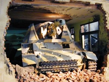 Waffentrager Rheinmetall Borsig 10.5cm leFH 18-40-2 auf Geschuetzwagen III-IV (Sf) Walk Around