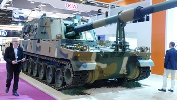 South Korea Self-propelled K9 Thunder Walk Around